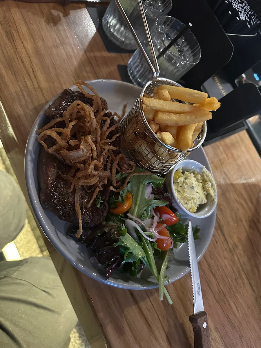 Highlights, Jimmy O'Neills Whiskey & Alehouse