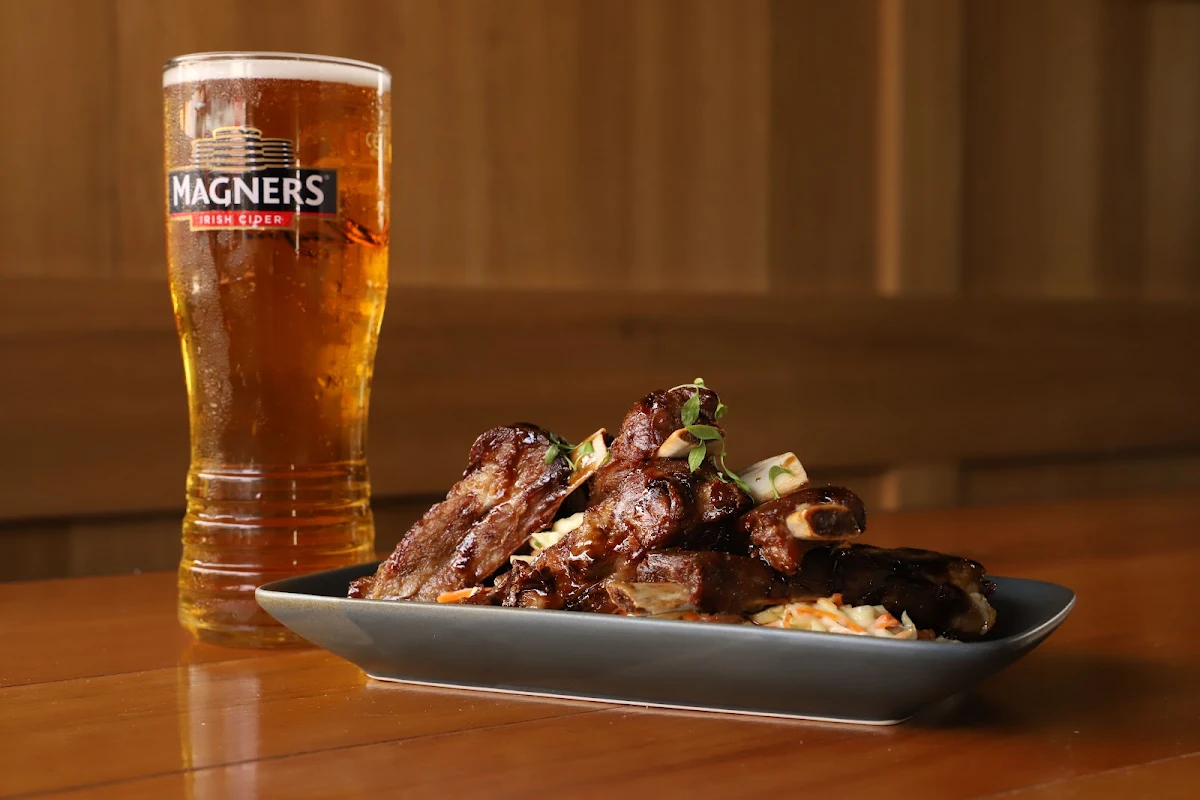 Highlights, Jimmy O'Neills Whiskey & Alehouse