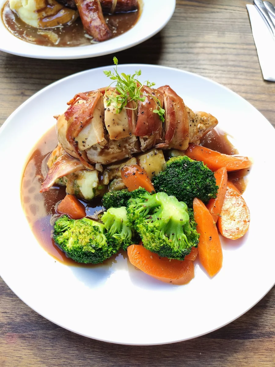 Roast Chicken with Mashed Potatoes, Jimmy O'Neills Whiskey & Alehouse