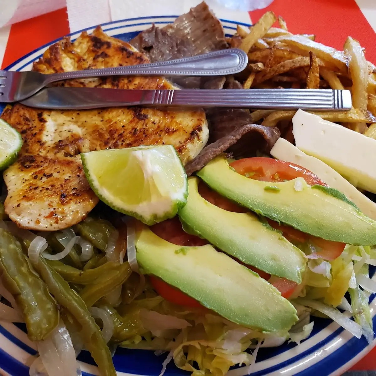 Plato De Pollo Asado Con Cecina