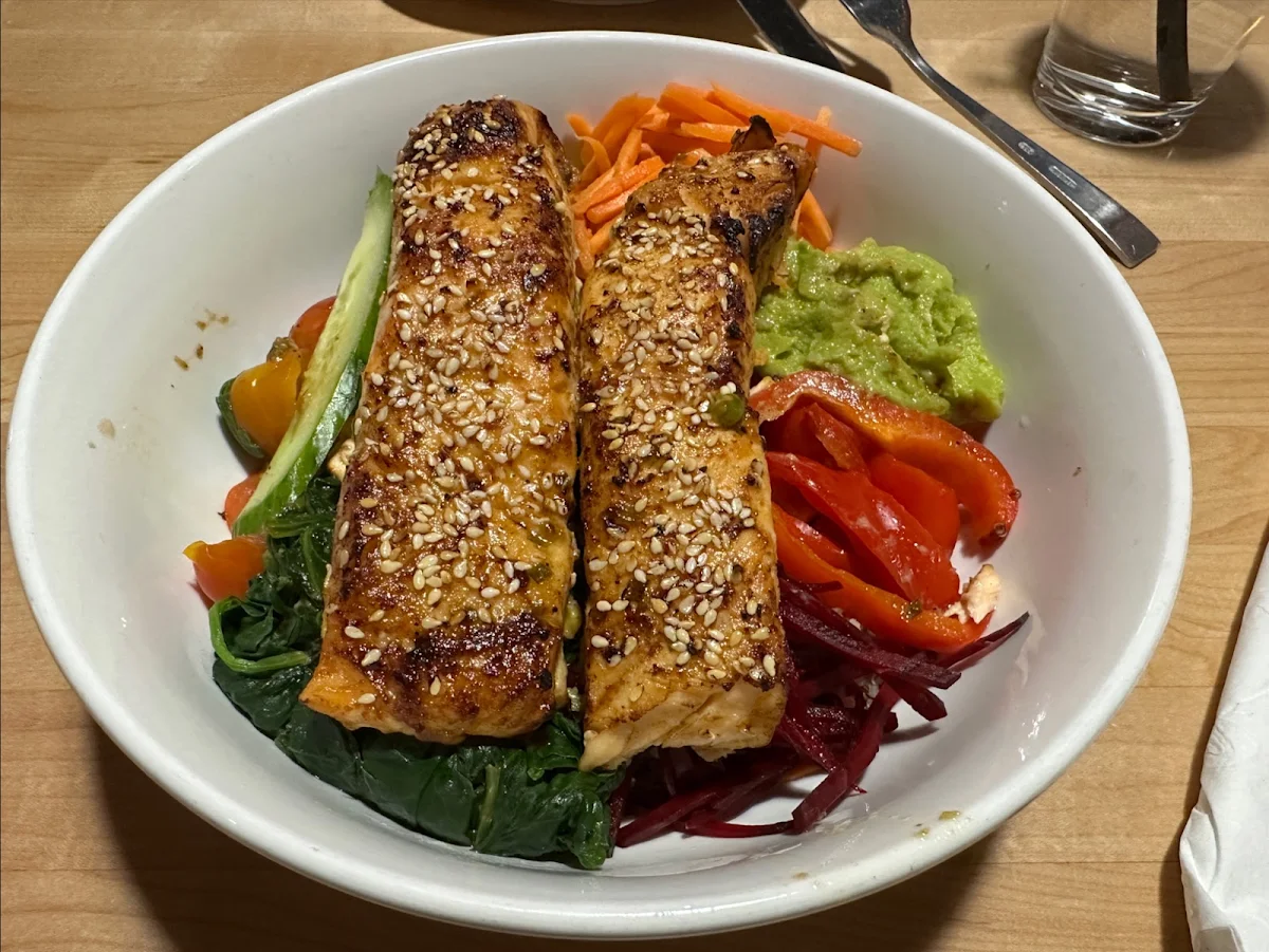 Salmon Power Bowl, Boston Pizza