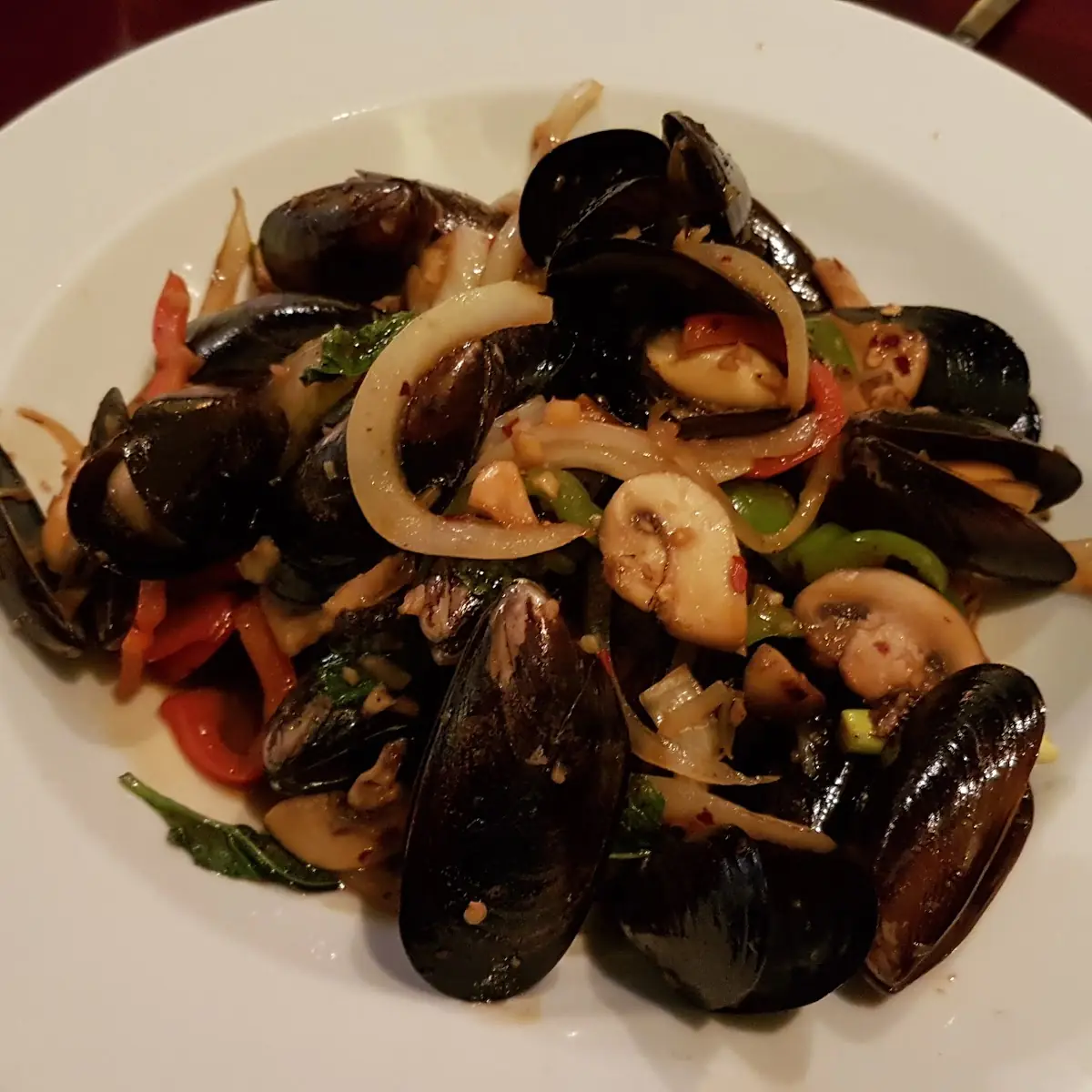 Spicy Basil Mussels