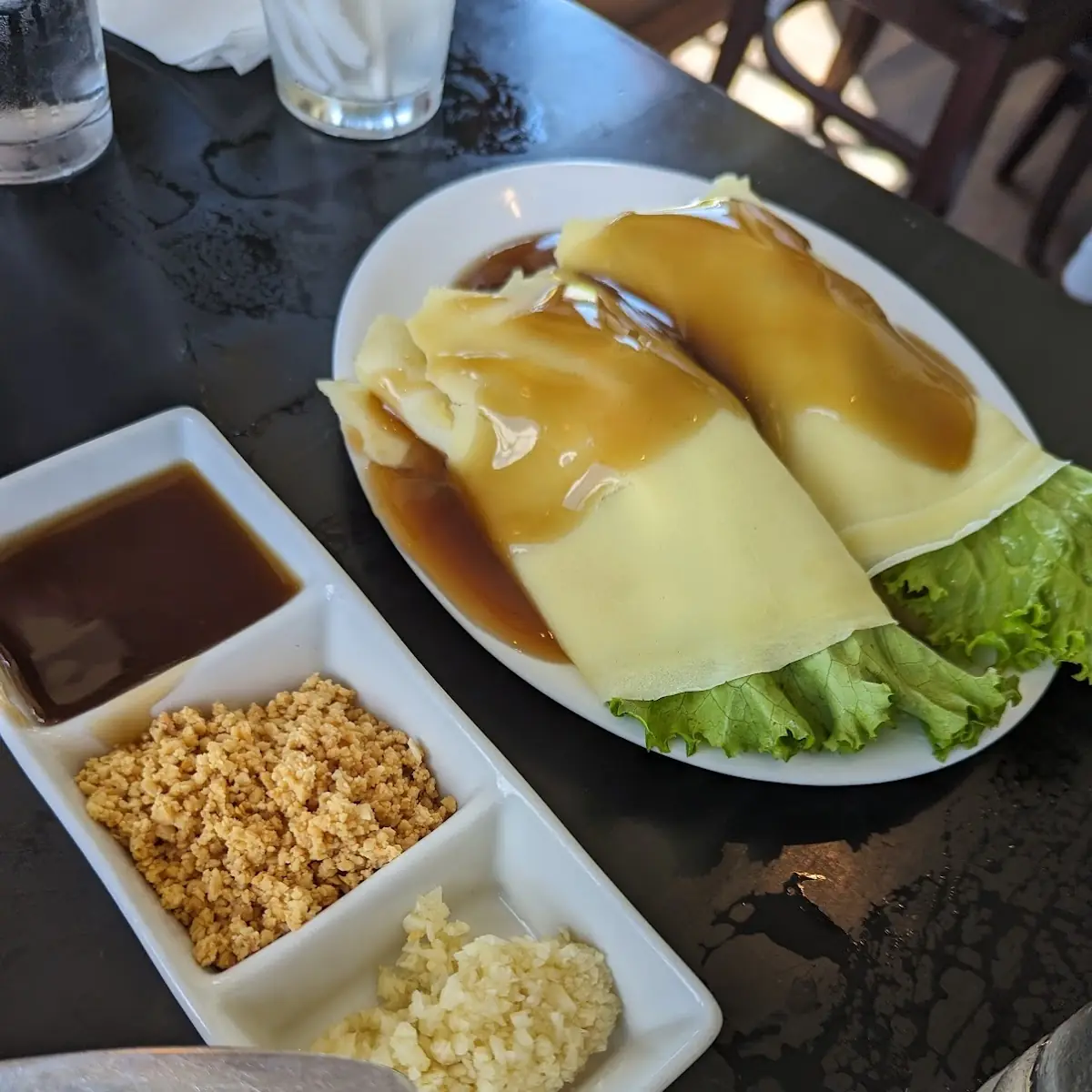 Fresh Lumpia with Sauce