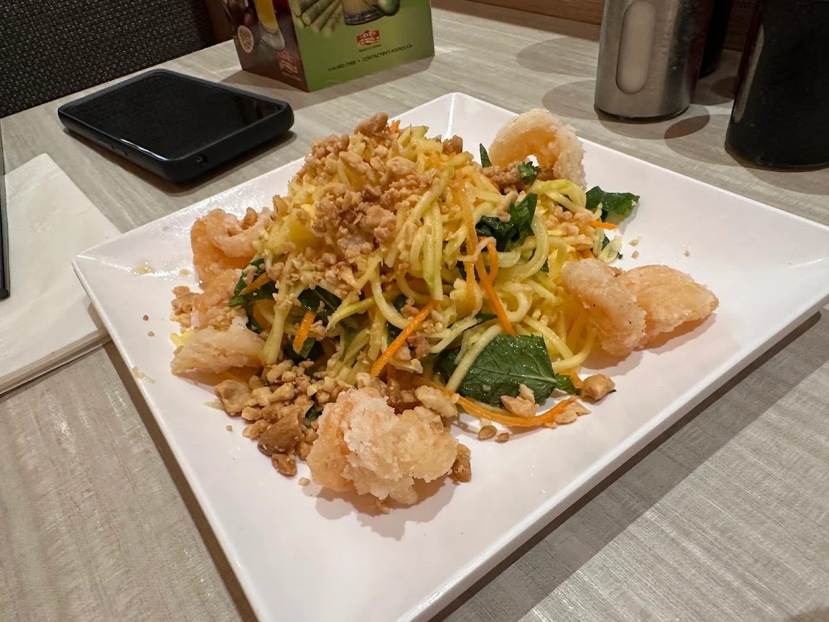 Shrimp Mango Salad with Peanut 8pcs, Pho D'lux