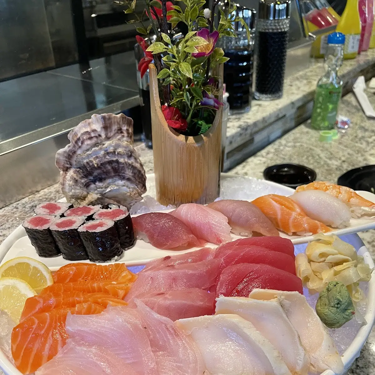 Sashimi Tun Yellow Tail & Salmon