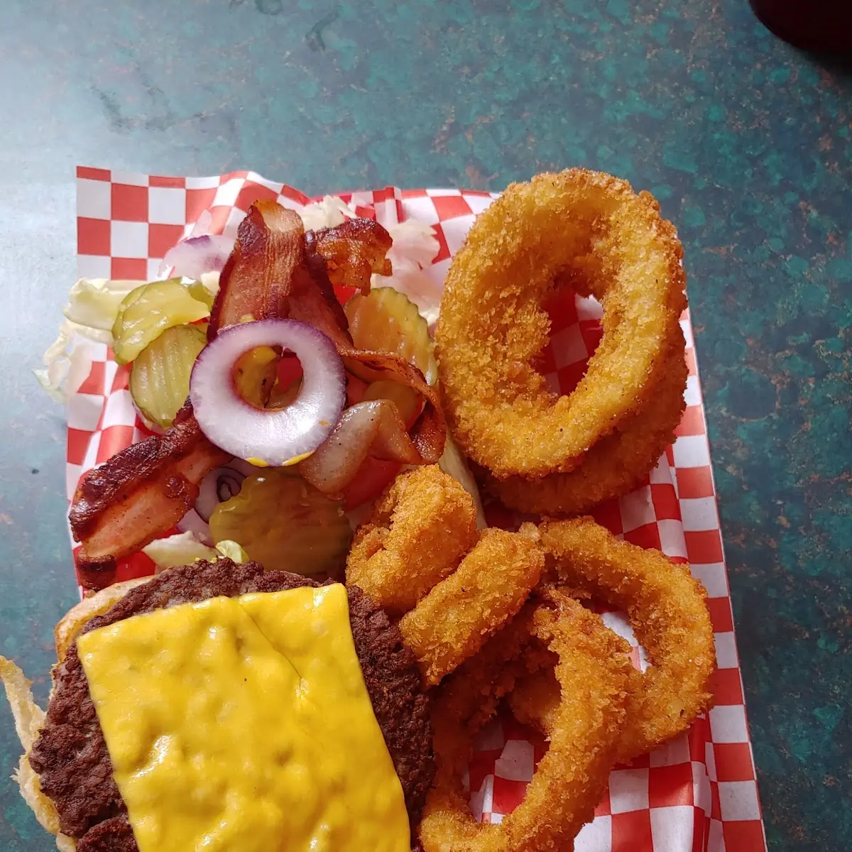 Cheeseburger and Onion Rings