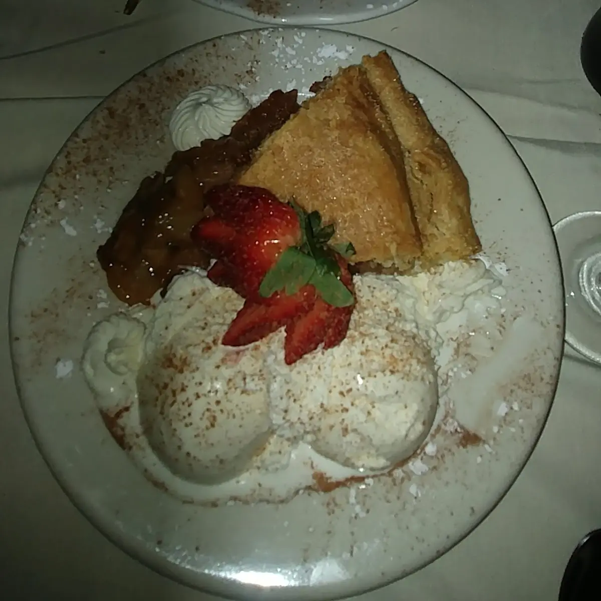 Homemadec Apple Pie a La Mode
