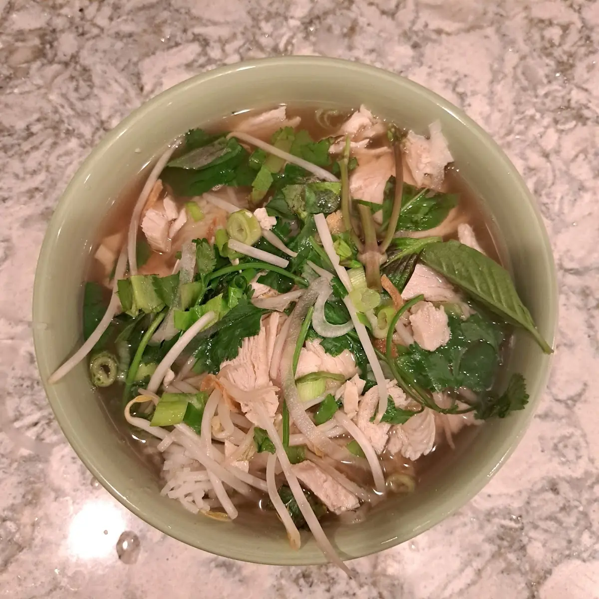 Pho gà tre em