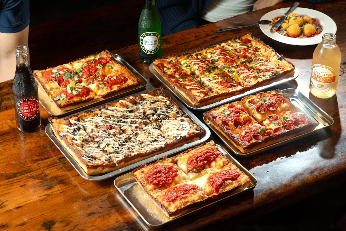 Detroit Funghi Pizza, McMan Pizza (Detroit Style Pizza)