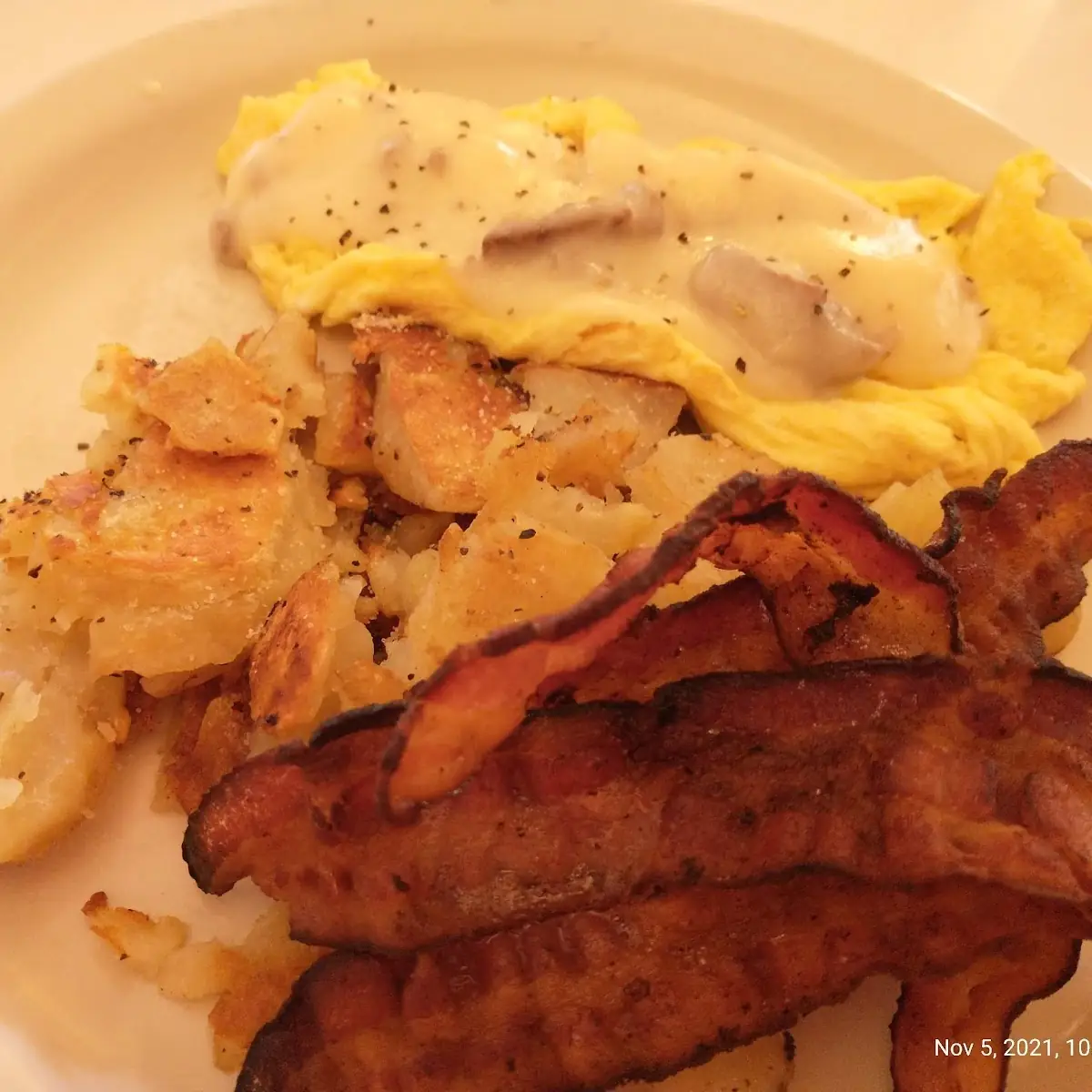 Scrambled Eggs and Crispy Bacon