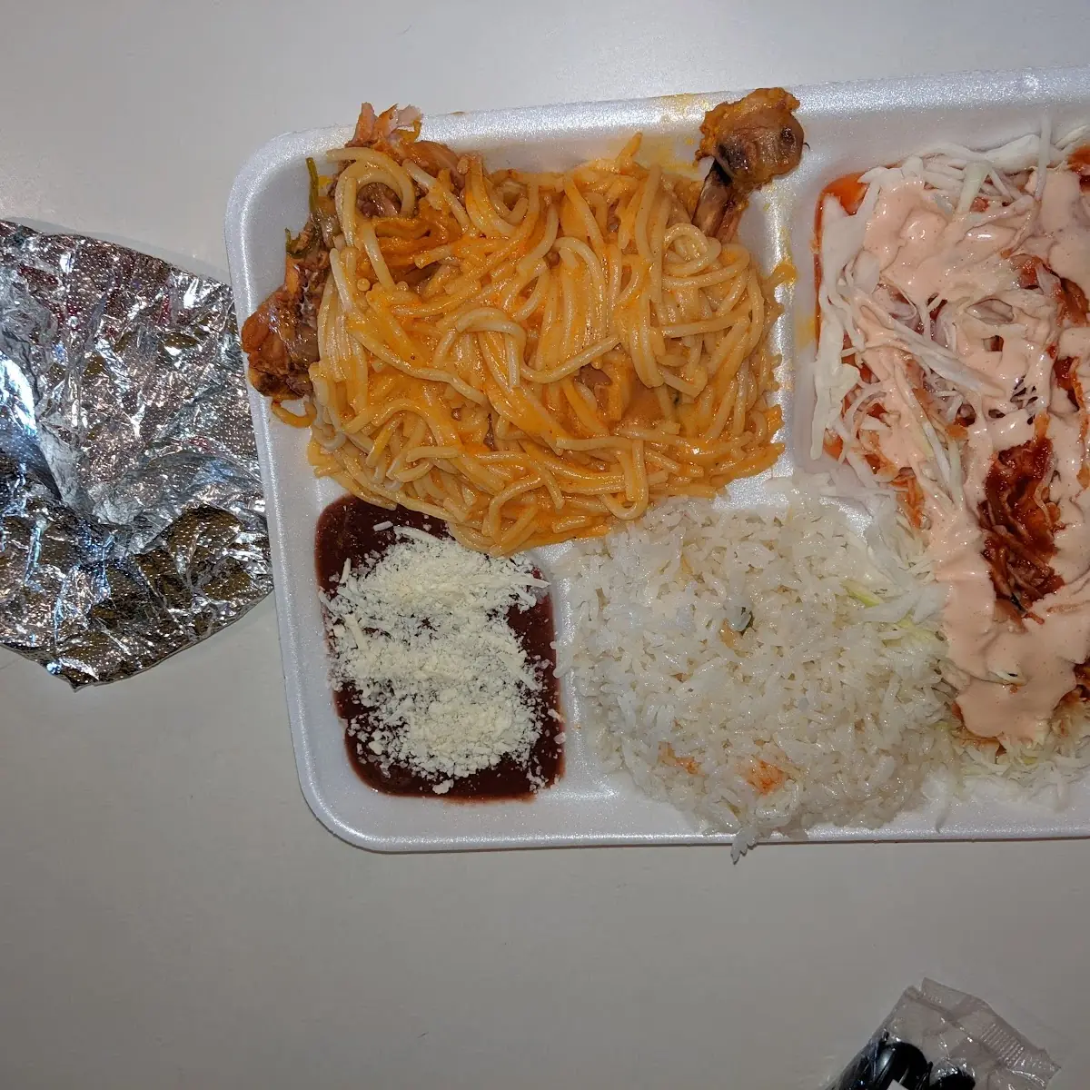 Plato del Día Pollo Guisado Con Espaguetti