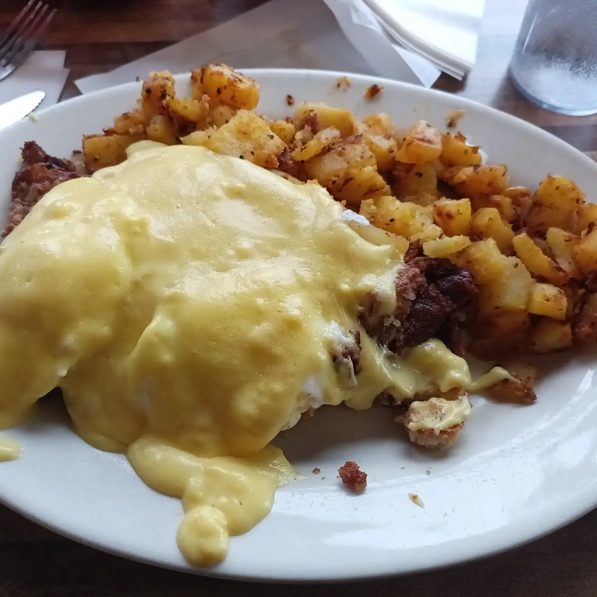 Eggs Benedict with Hash