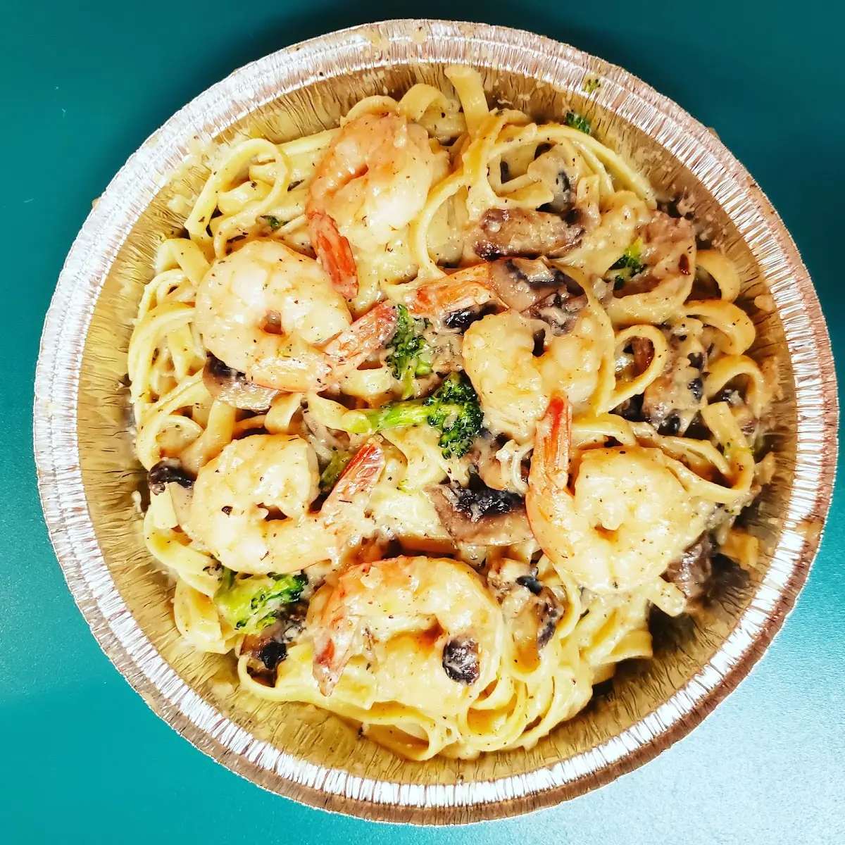 Fettuccine Alfredo with Mushroom & Shrimps