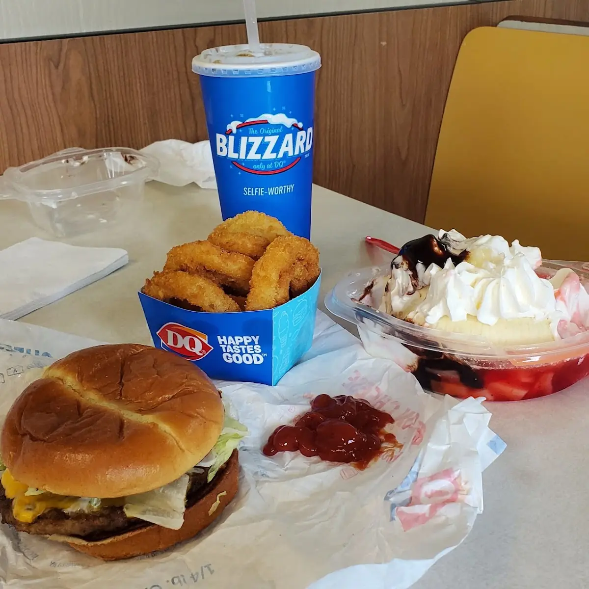 1 4 lb Cheeseburger Combo & Banana Split