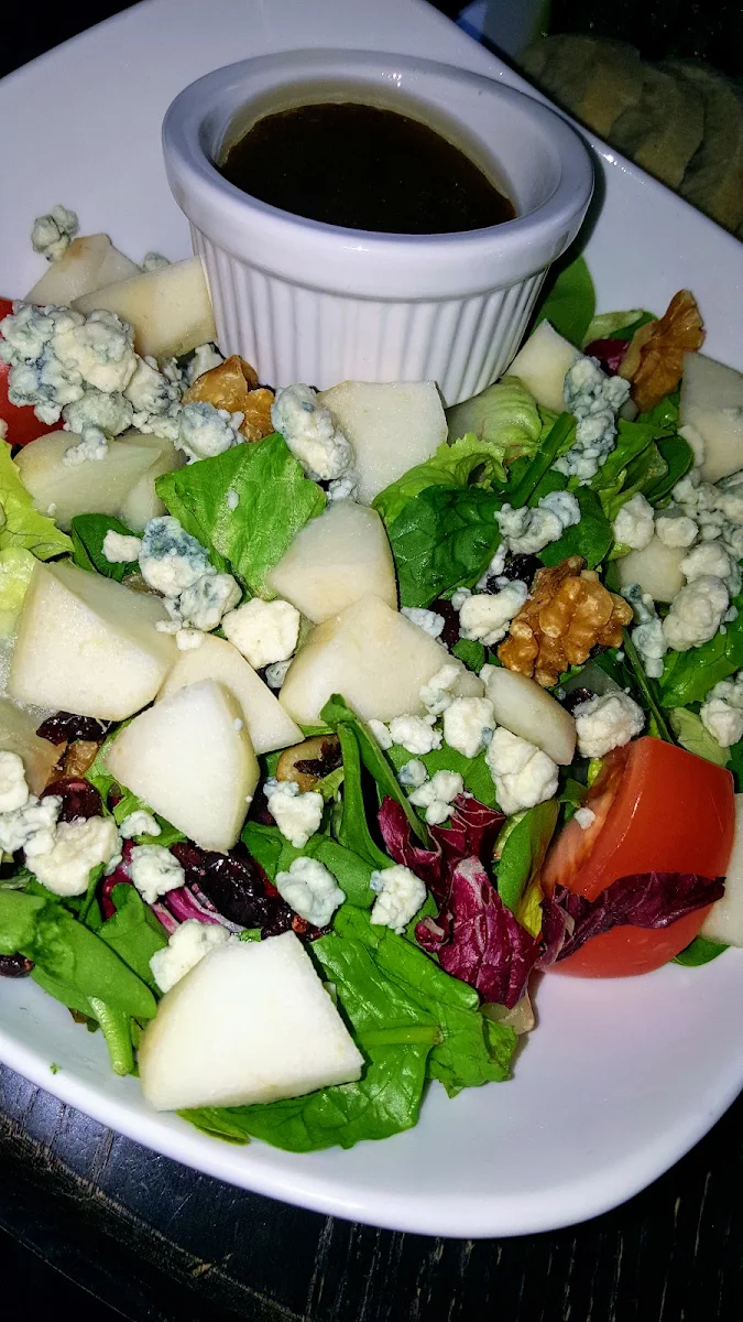 Pear & Blue Cheese Salad
