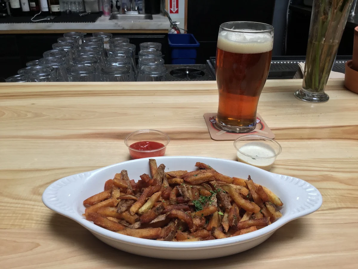Pale Ale Beervwith Fries