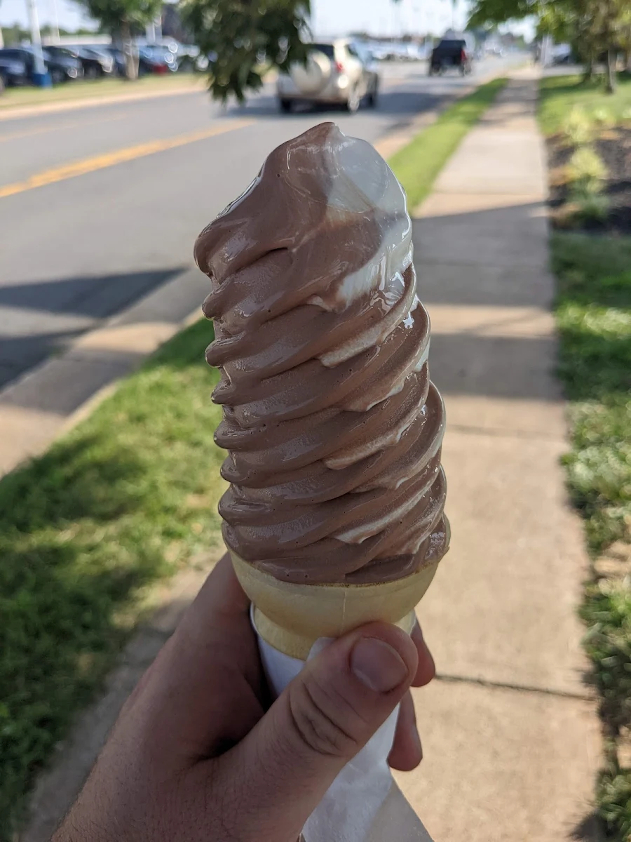 Soft Serve Twist Chocolate and Vanilla