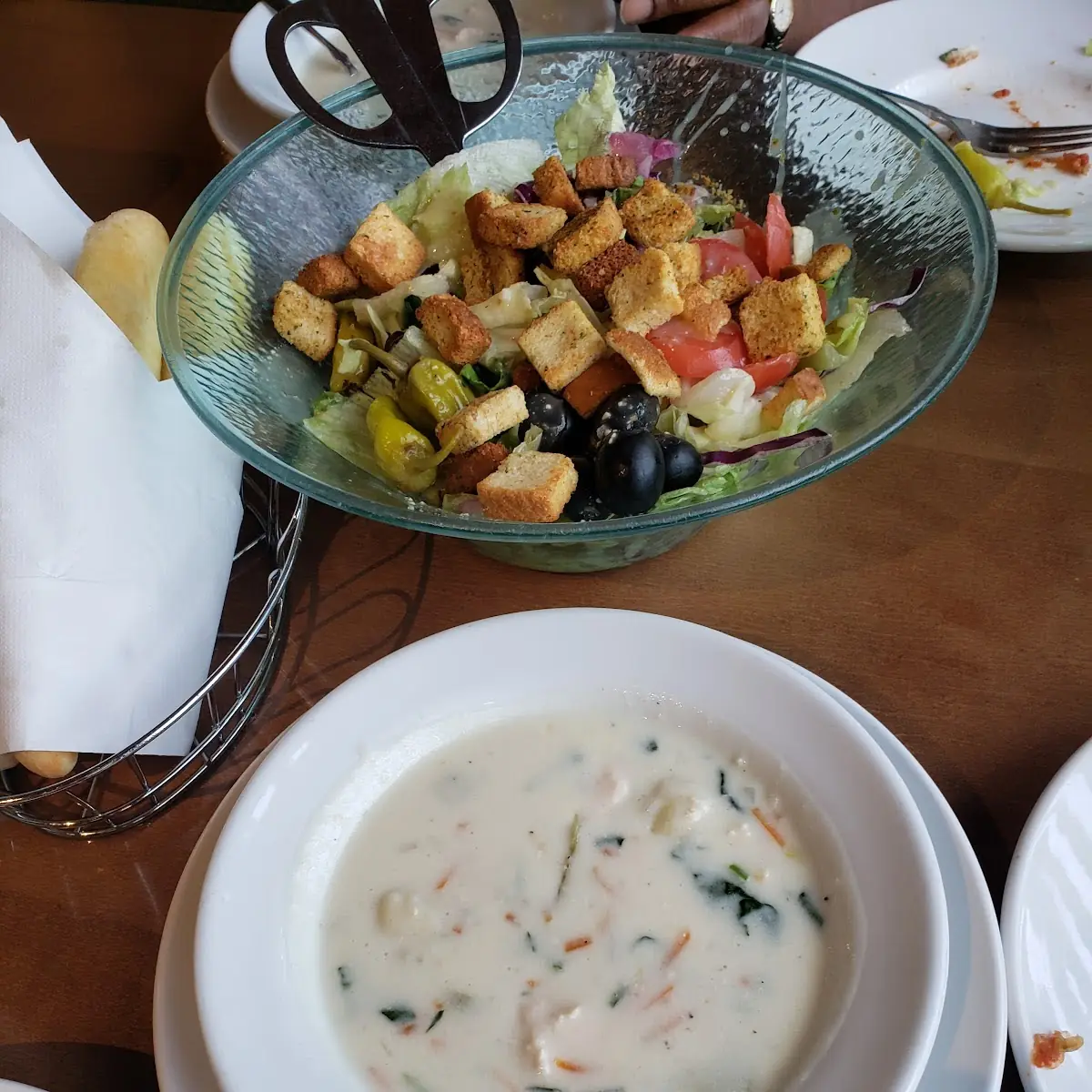 Never-Ending Soup Salad & Breadsticks