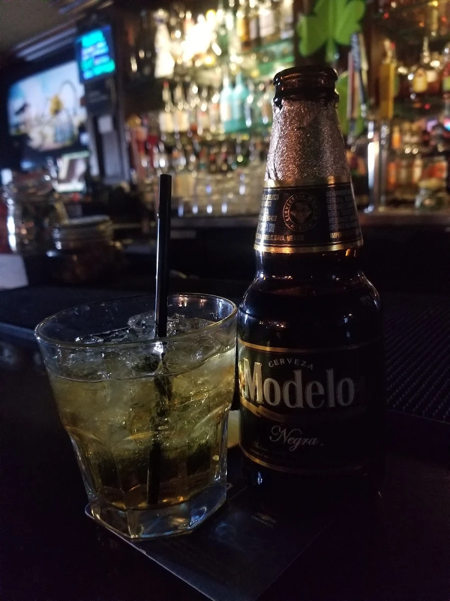 Buchanan's and Redbull Modelo Negra