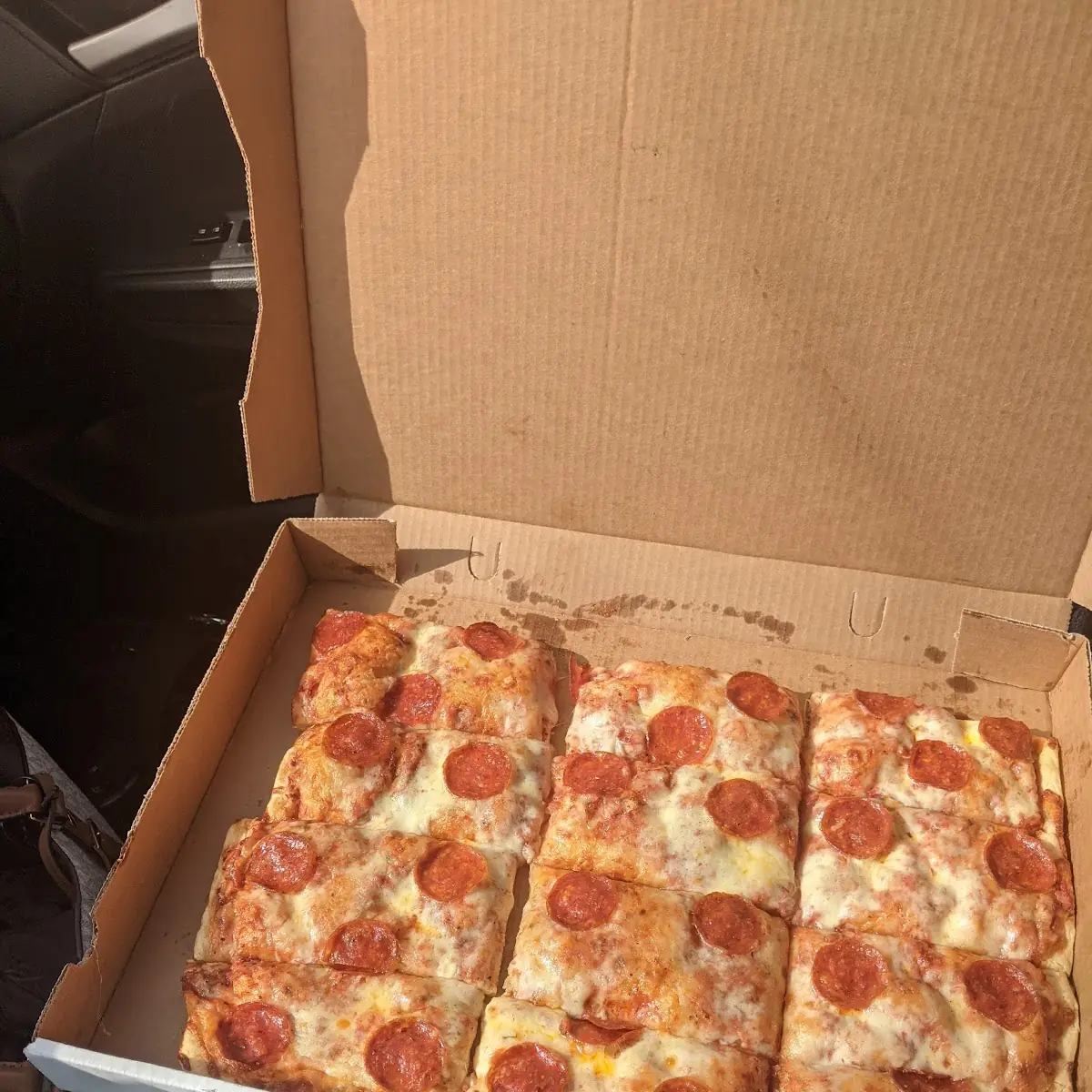Large Pepperoni Pizza