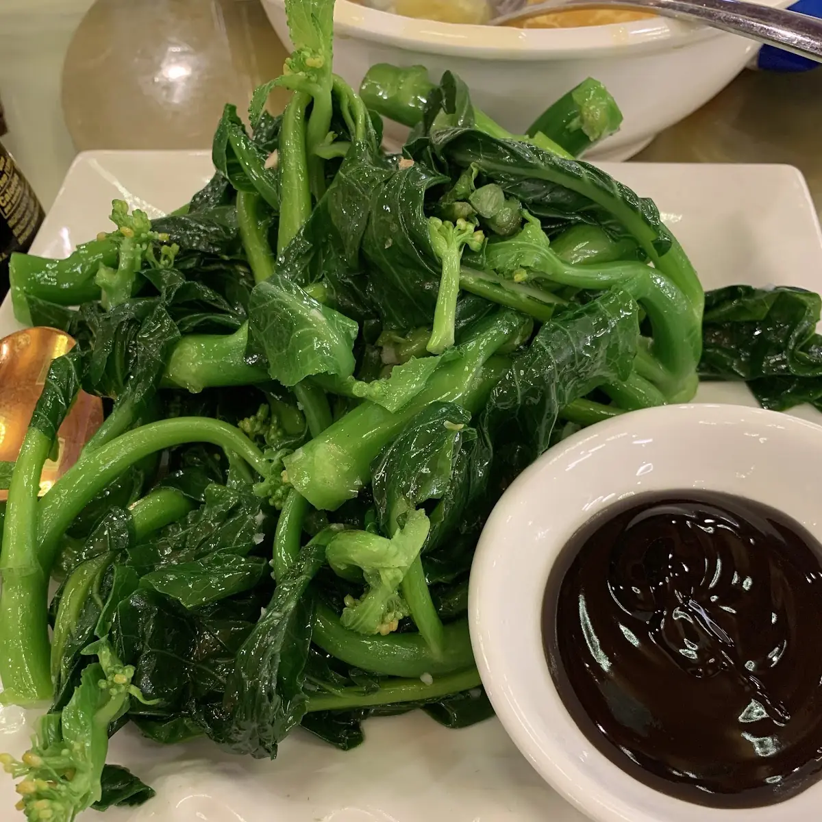 Snow Pea Leaves w White Garlic Sauce