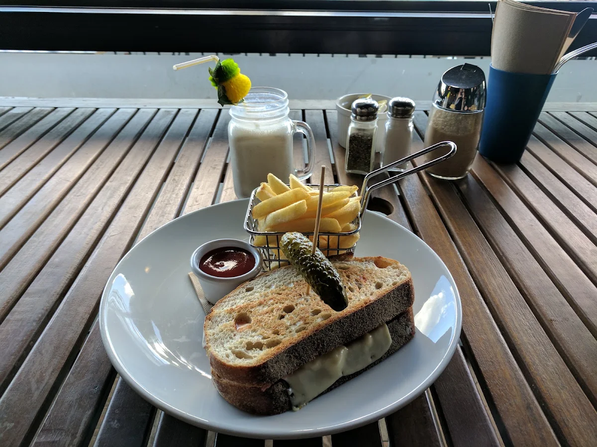 Highlights, Williams Cafe