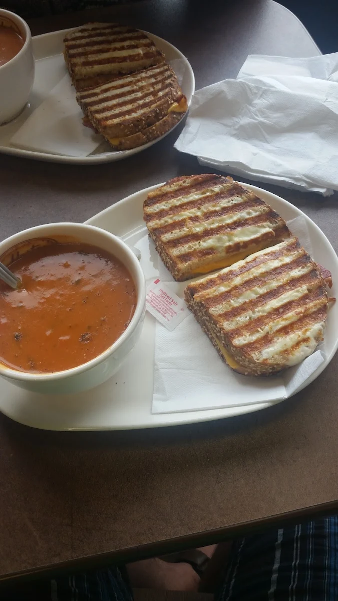 Grill Cheese and Creme Tomato Soup