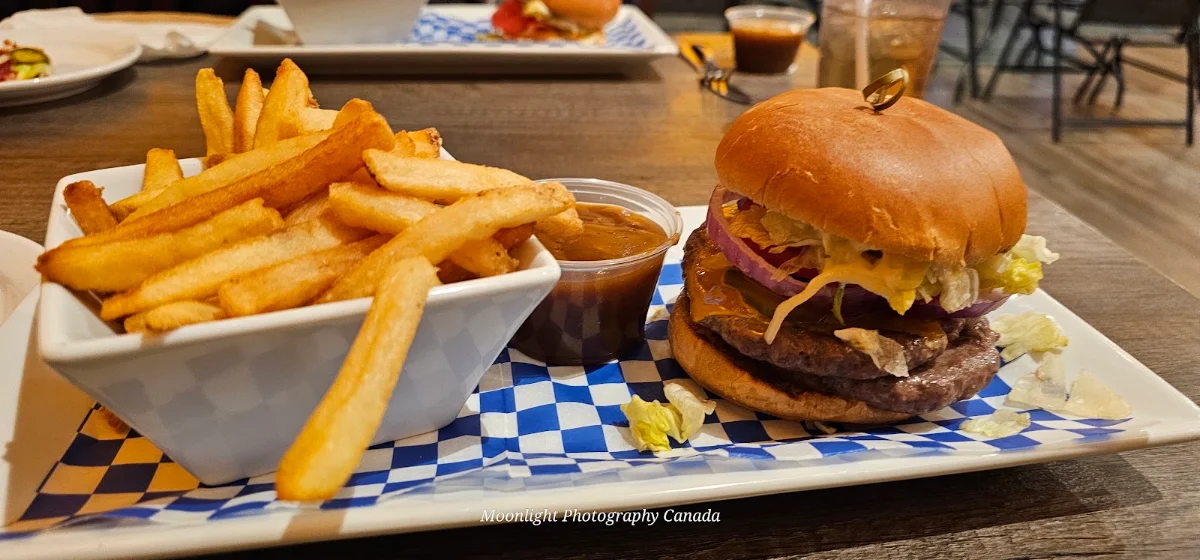 Bacon Cheeseburger with Fries, Wing’n it