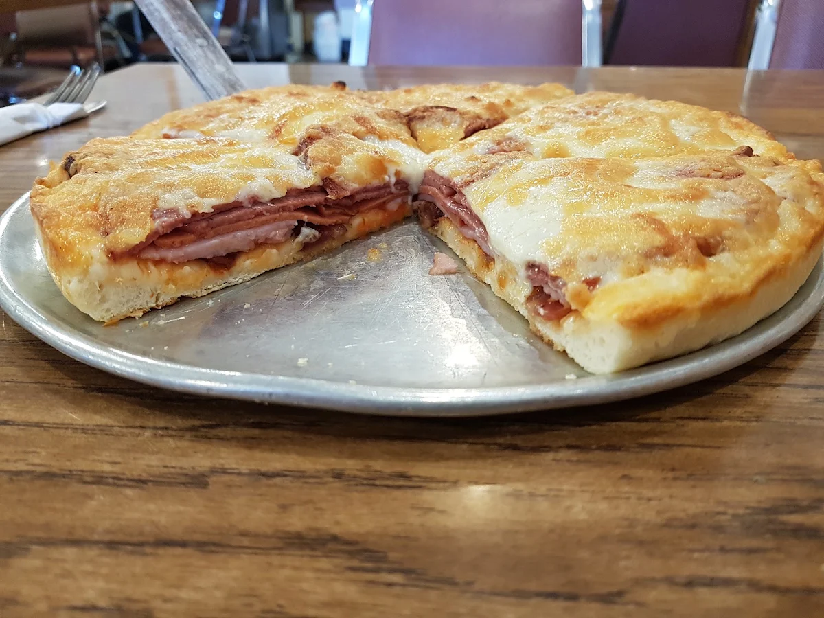 10 Meat Lovers Pizza, Canada Cafe