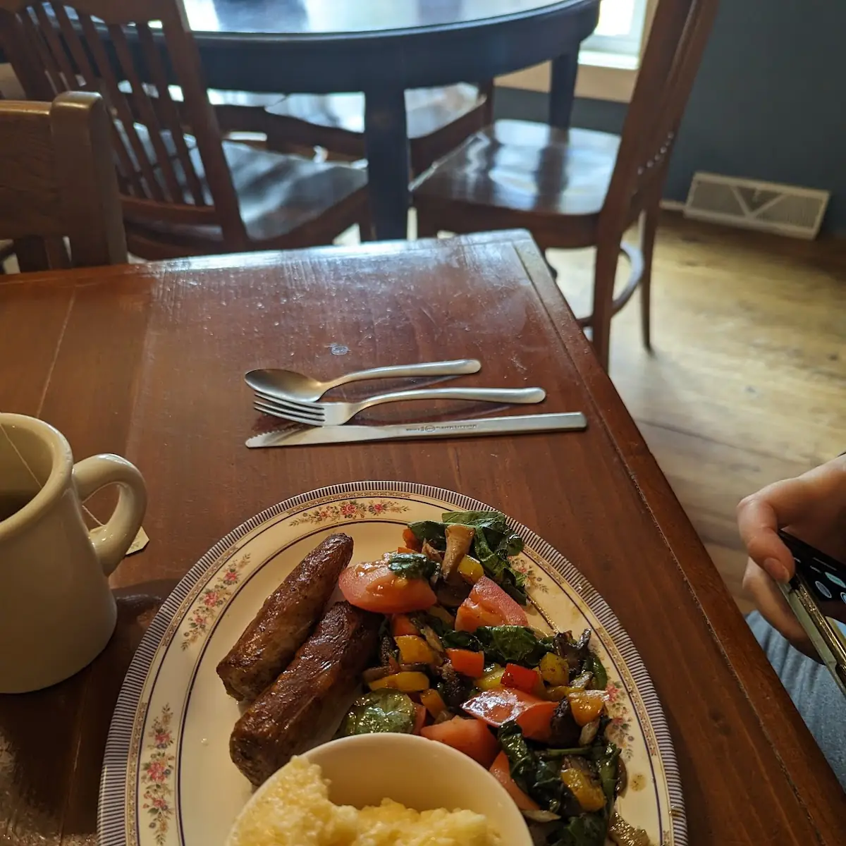 Grits and Sausage Links with Grilled Veggies