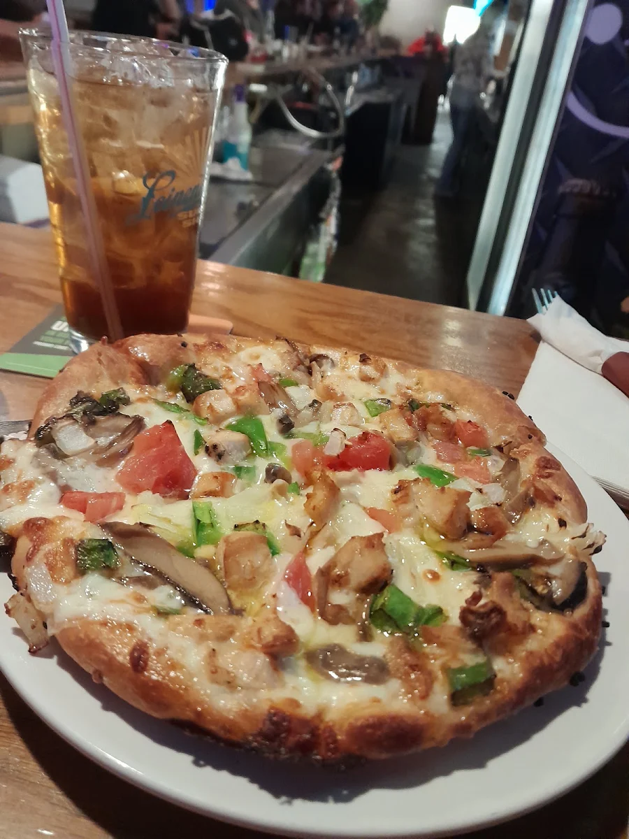 White Pizza with Chicken and Tomatoes