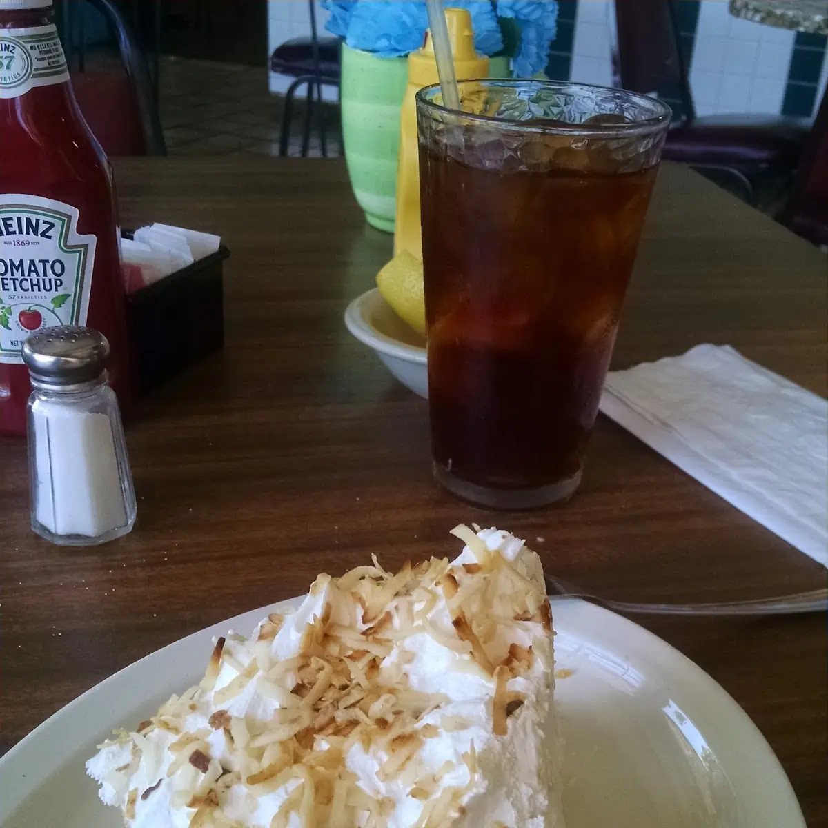 Banana Ceram Pie w Toasted Coconut Crust