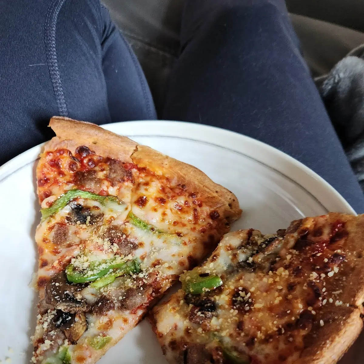 Thin Crust Pizza with Beef Mushroom and Green Peppers