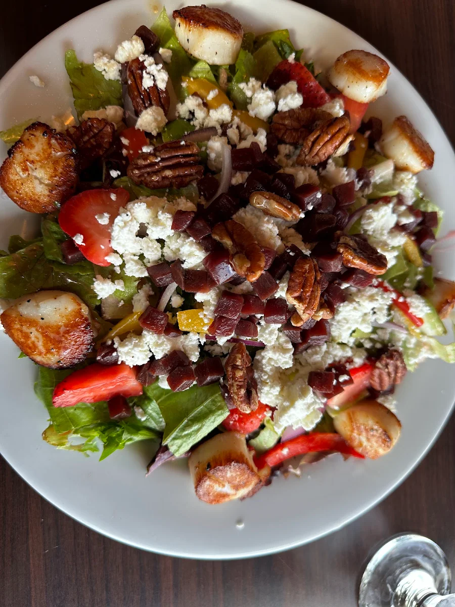 Beet and Goat Cheese Salad with Scallops
