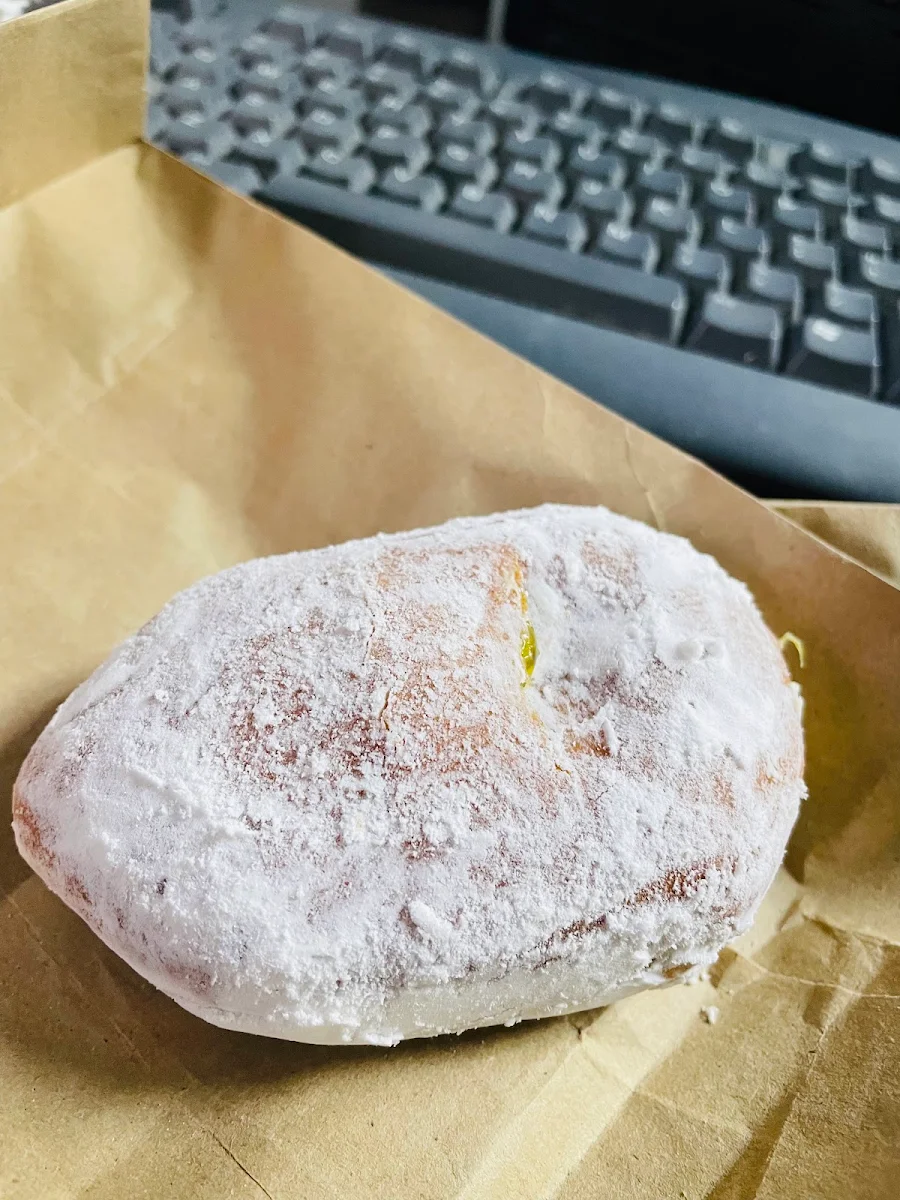 Donas Rellenas de Crema de Piña