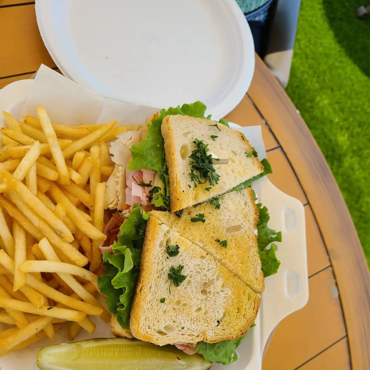 Salad and Half Café Sandwich Combo