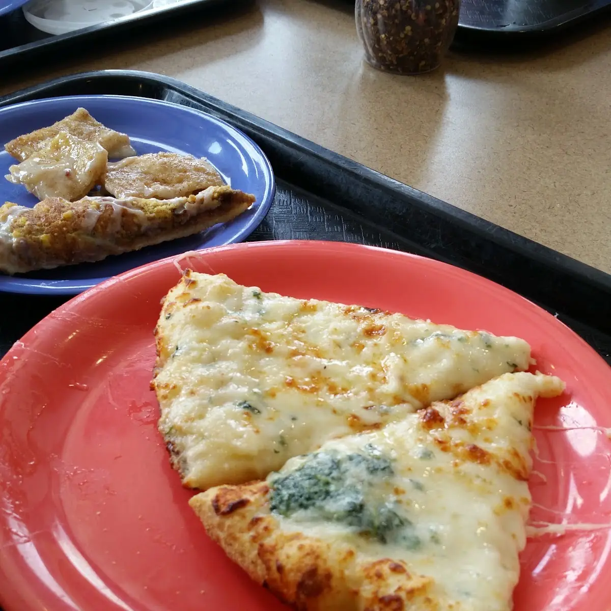 Tomato Alfredo Pizza
