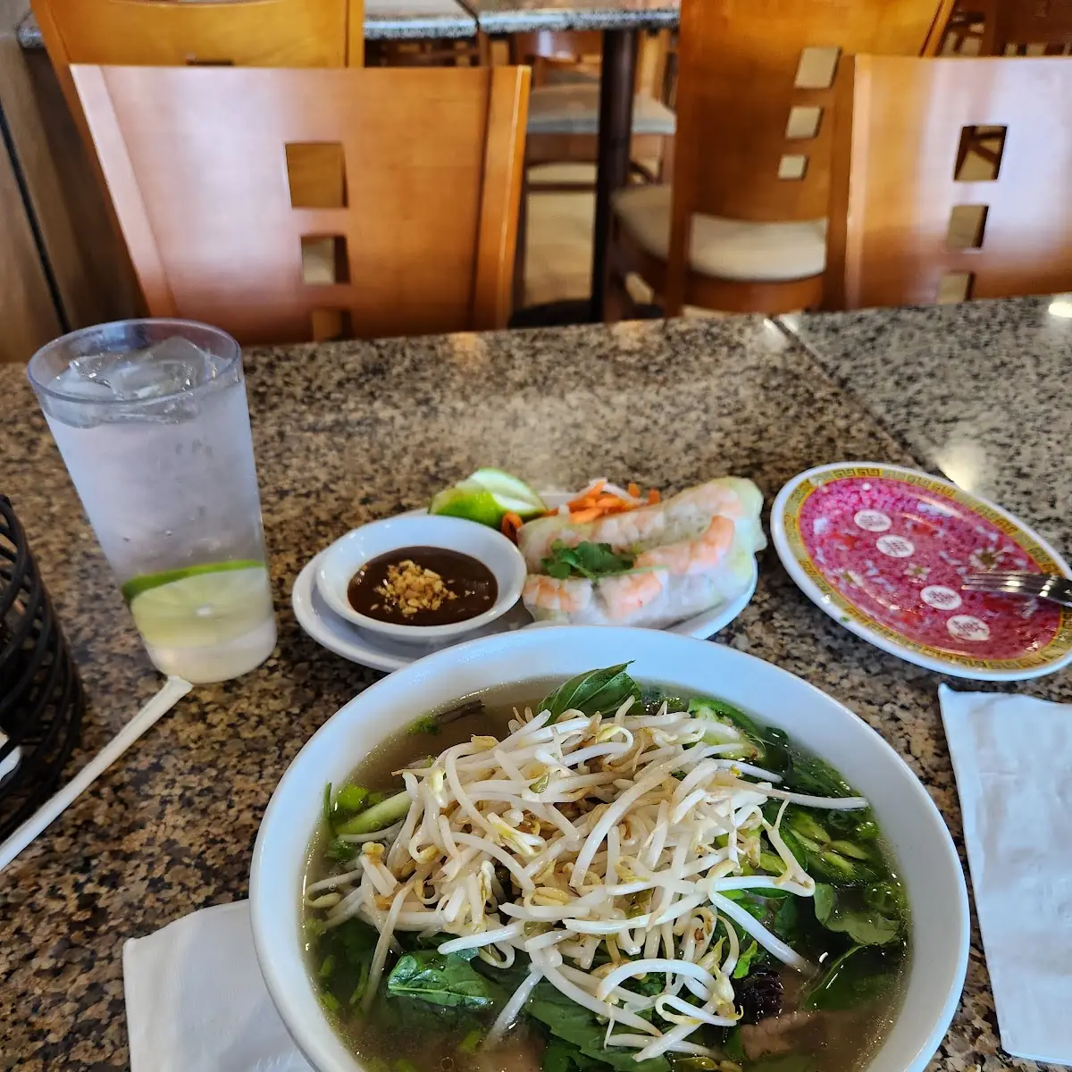 Spring Rolls w Peanut Sauce