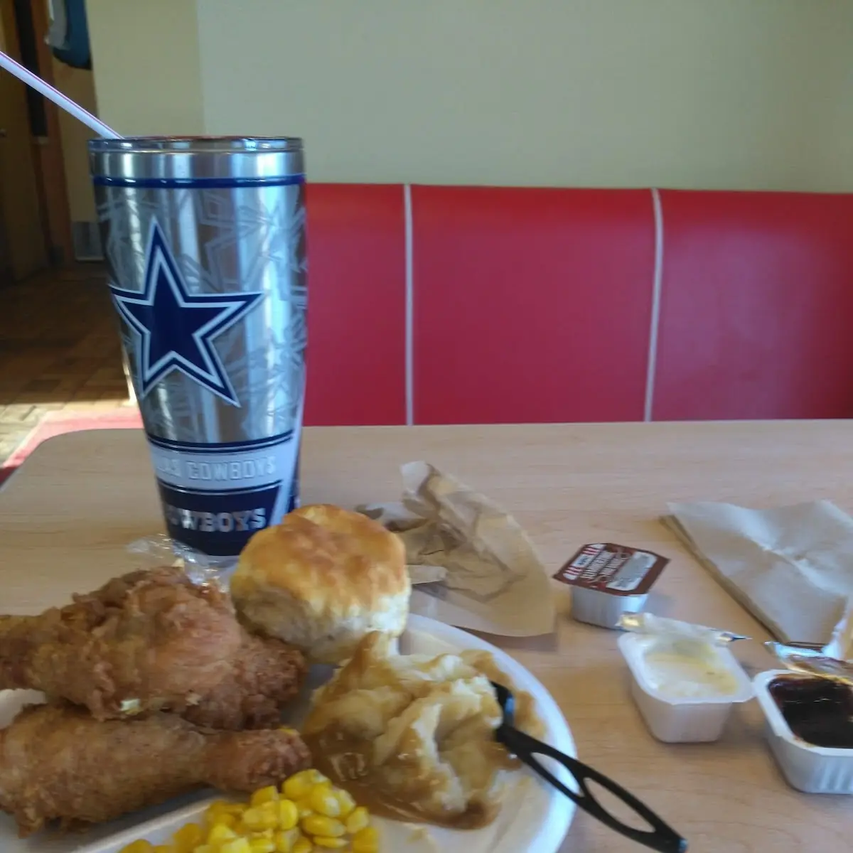 Fountain Drink 2pc Chicken Mashed Potatoes Gravy and Corn