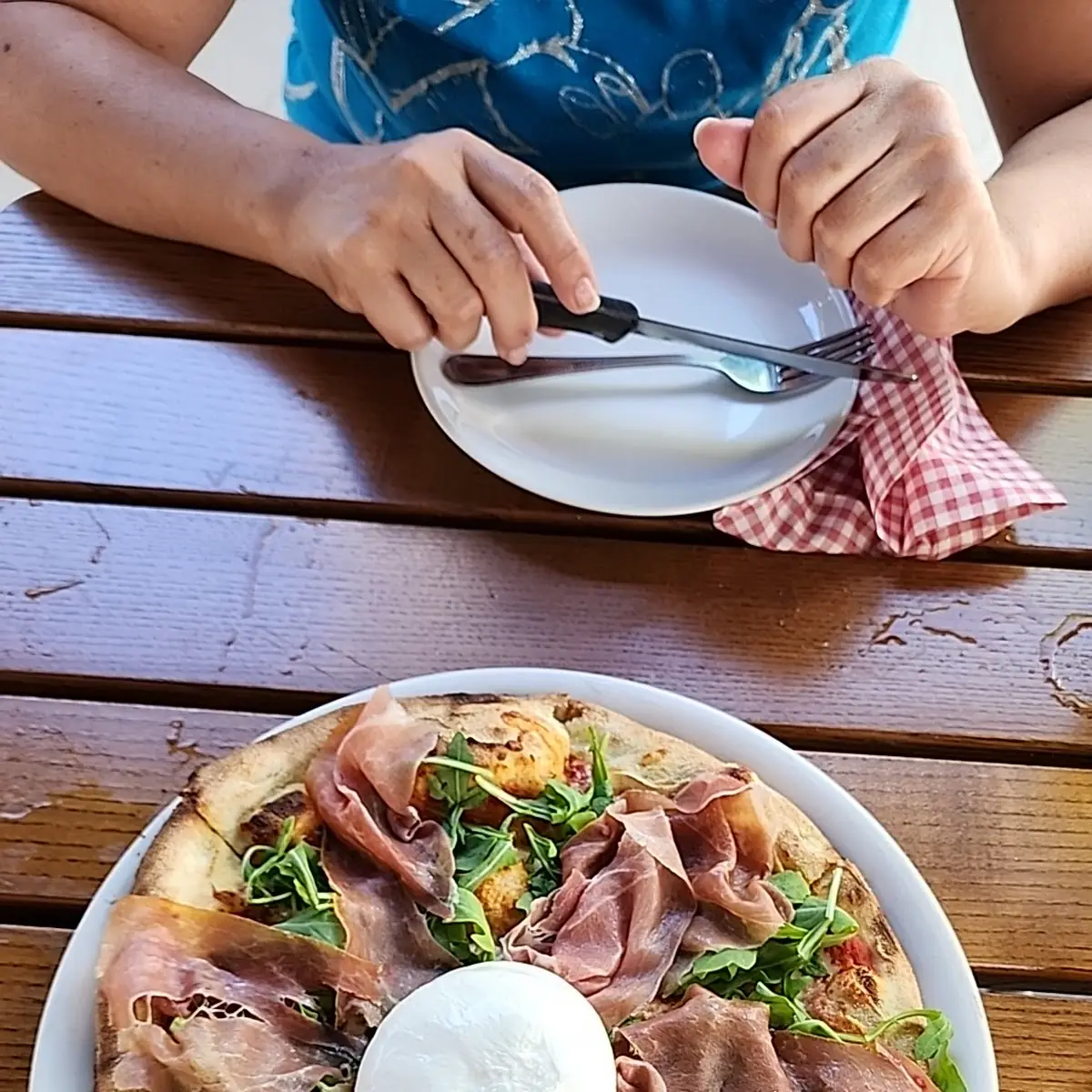 Pizza Prosciutto Con Queso Burrata