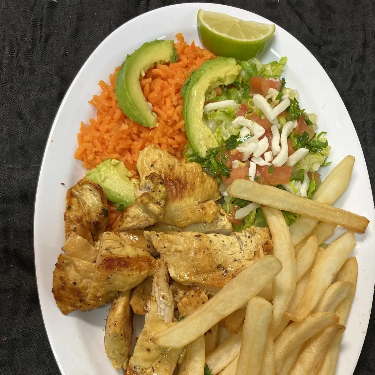 Pechuga Con Tajadas Chicken Breast with Tajadas
