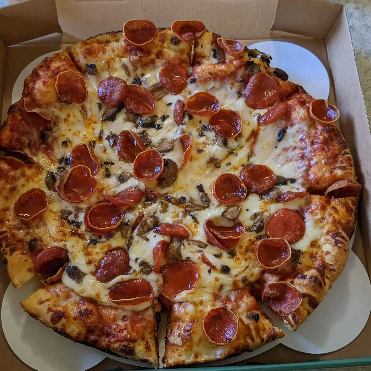 Hand Tossed Round Crust