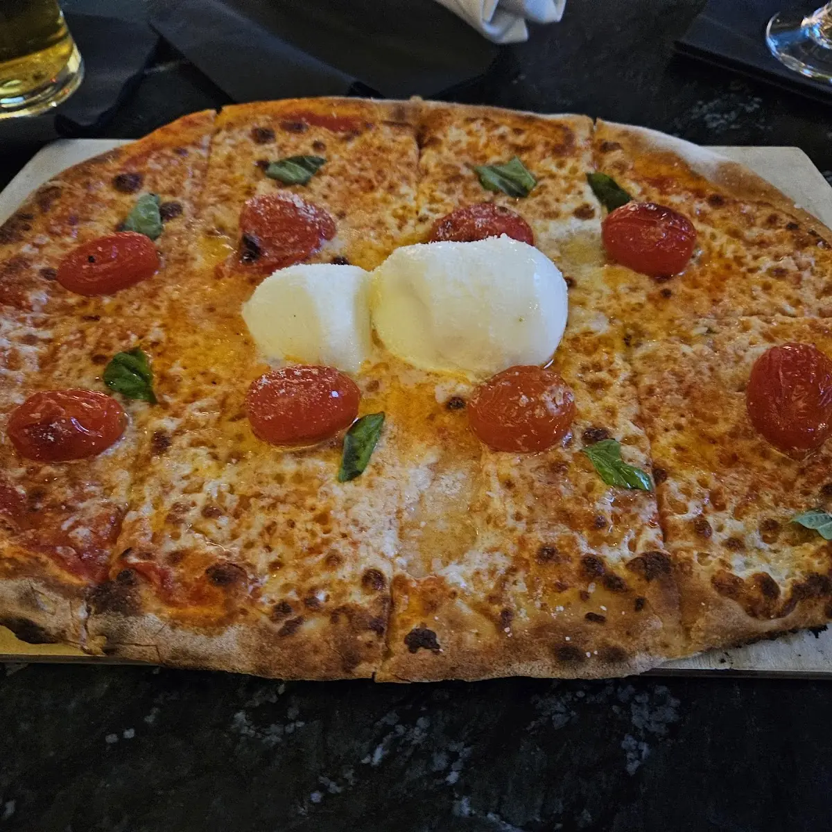 Burrata Pizza Margherita