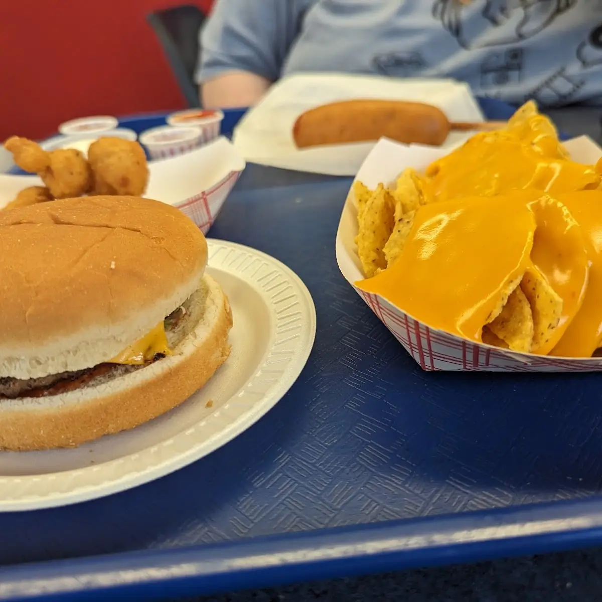Cheese Burger and Nachos