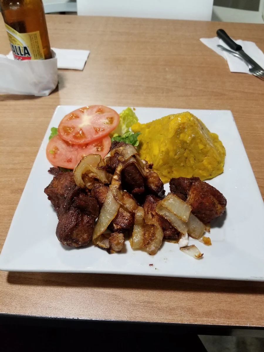 Carne Frita Con Mofongo