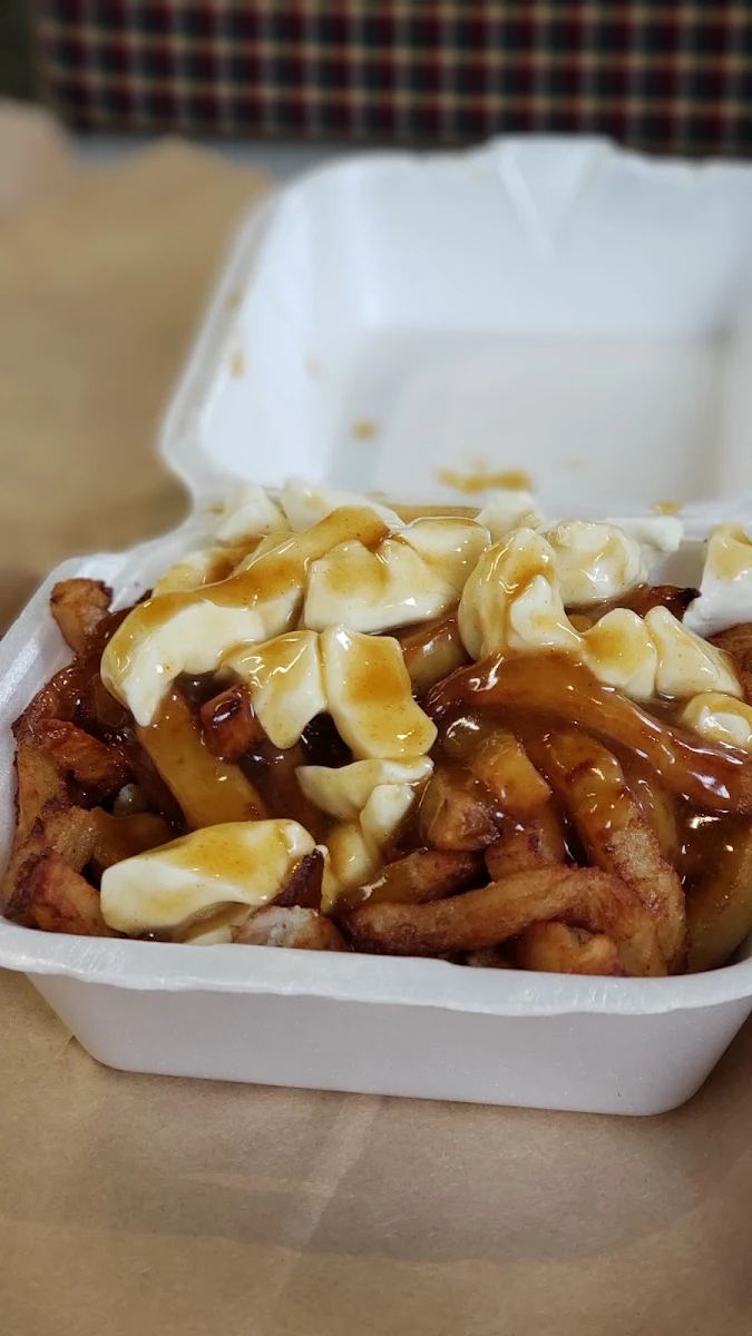 Poutine Boeuf Et Oignons Frits, Cantine Ô P'tit Creux - Granby