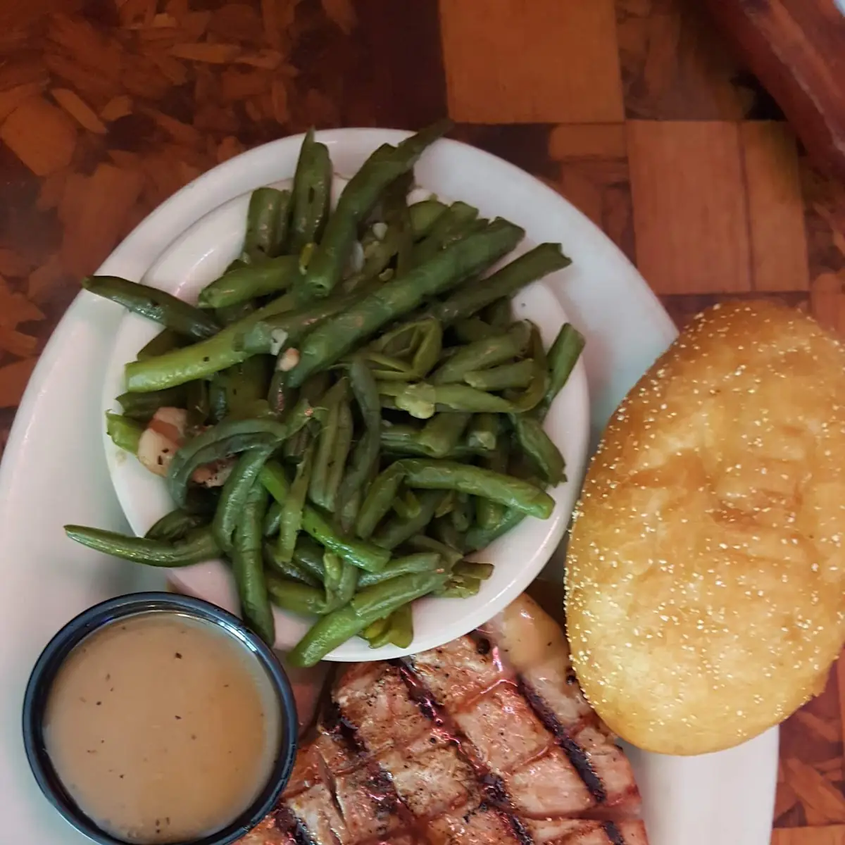 Grilled Tuna Steak with Green Beans