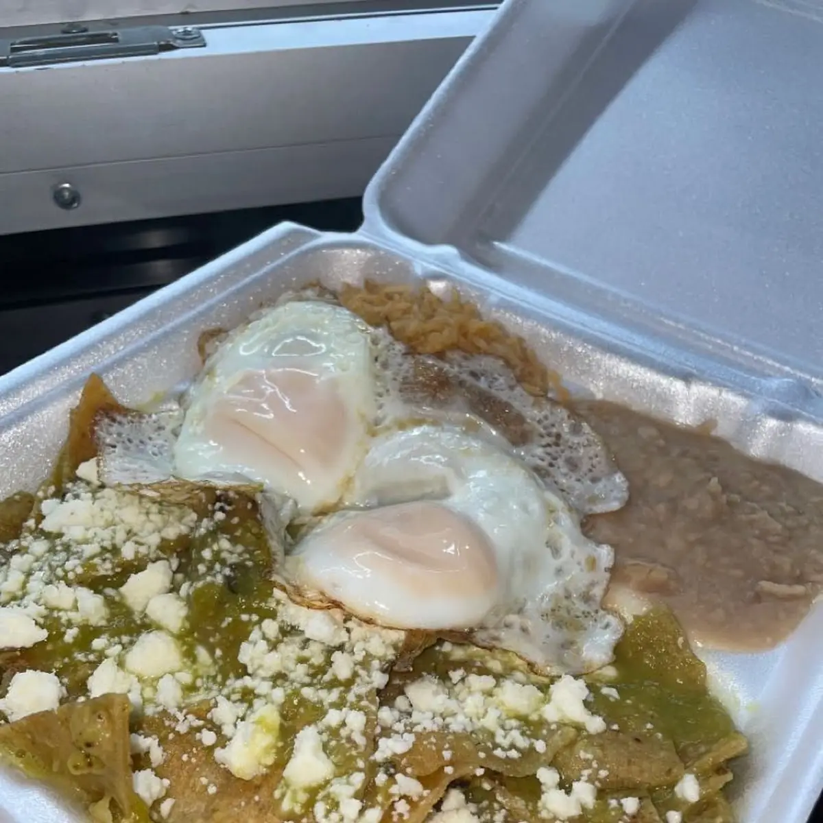Platillo De Chilaquiles Rojos