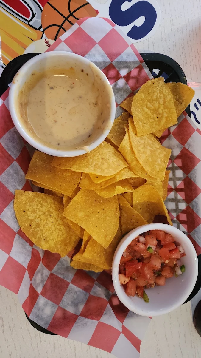 Chips Queso Pico De Gallo