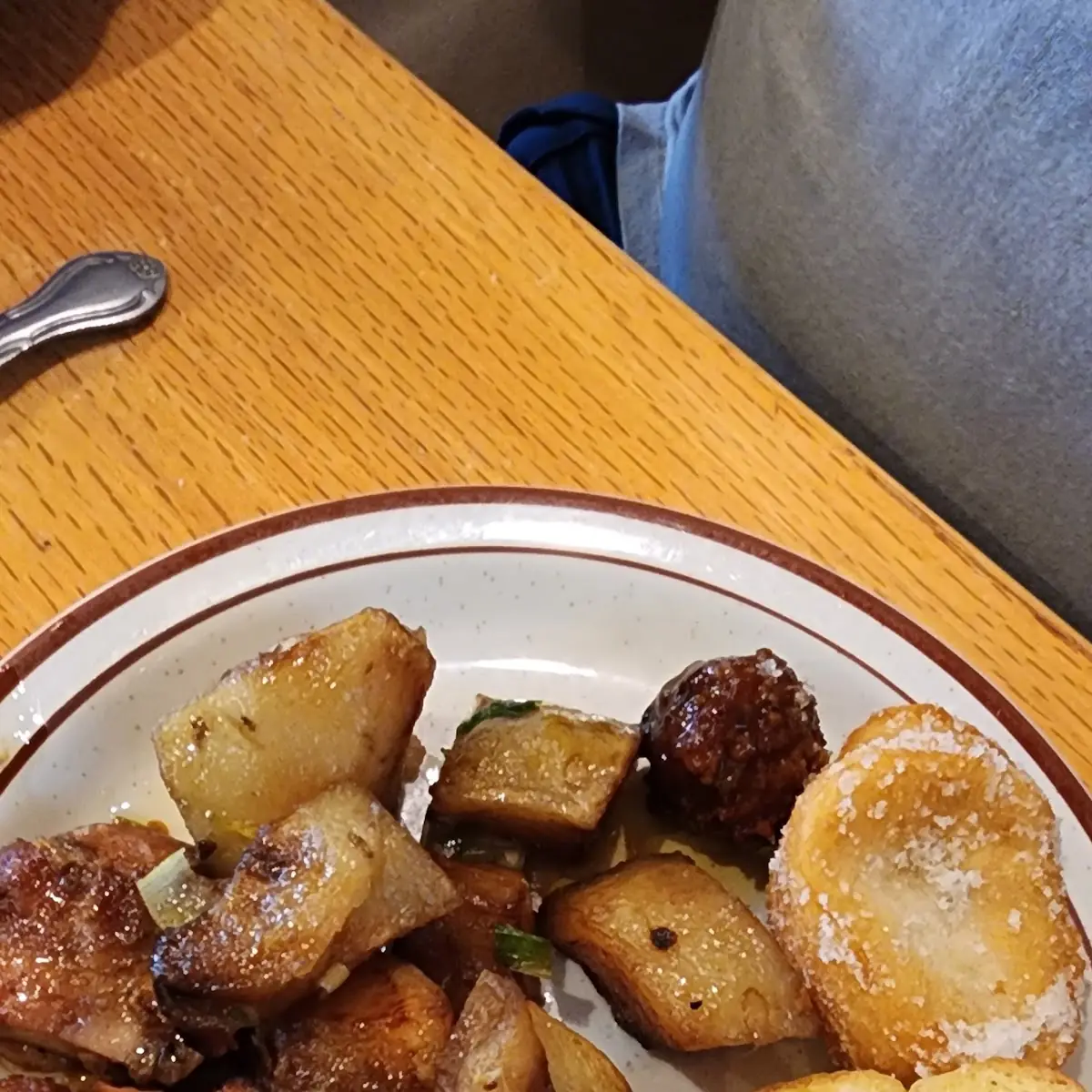 Grilled Chicken & Potato Wedges Garlic Bread